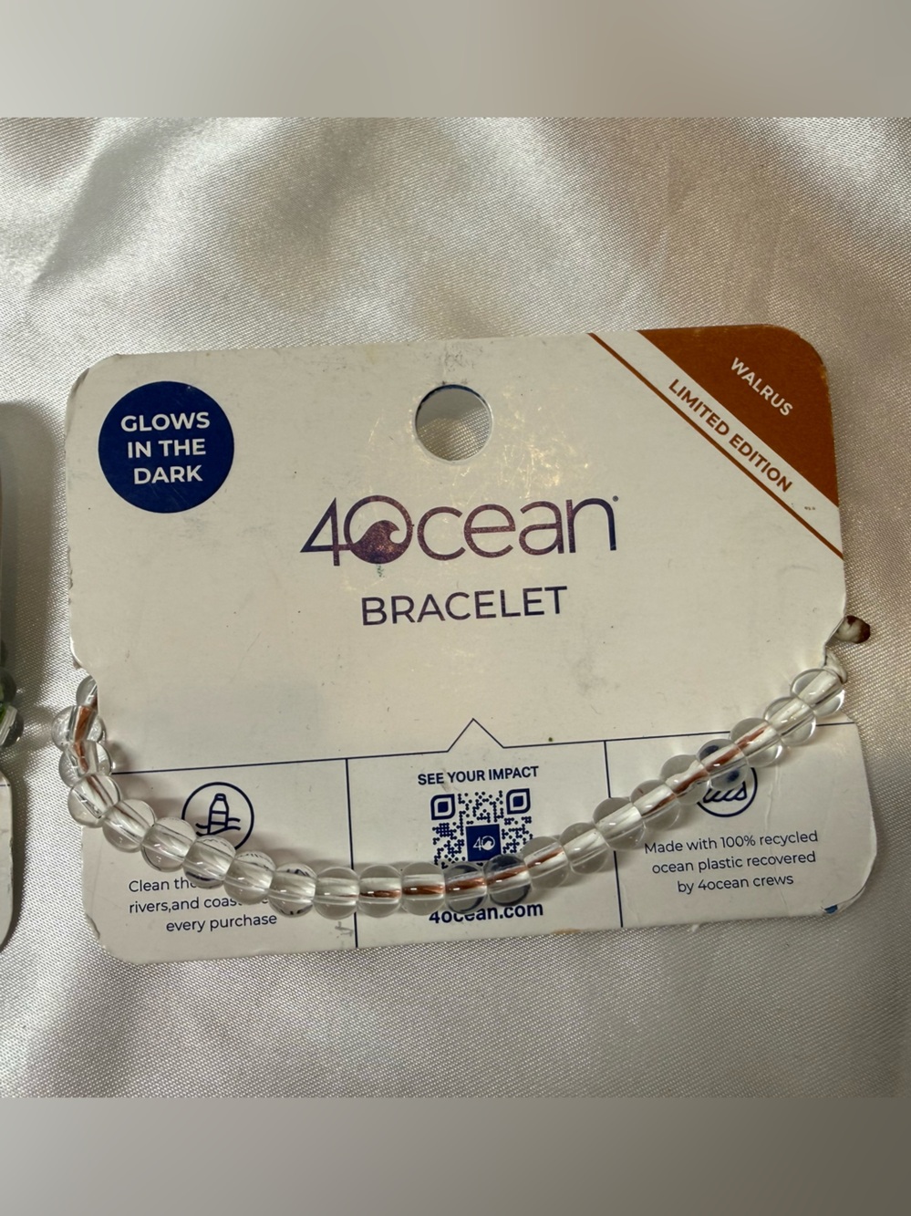 4Ocean Glow-in-the-Dark Clear & Blue Green Center Clear Bead Bracelet Set Beach - Picture 3 of 5